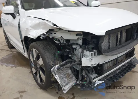 2023 Volvo Xc60 Recharge Plug-In Hybrid T8 Plus Bright Theme из США, поврежденный, VIN YV4H60DN4P1301007